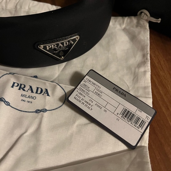 !!!!SOLD!!!!!Prada
Triangle logo nylon headband - Picture 5 of 7